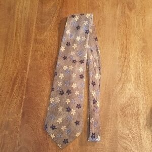 Burberry London Silk Silver Tie with Blue Cream Navy Flowers Italy